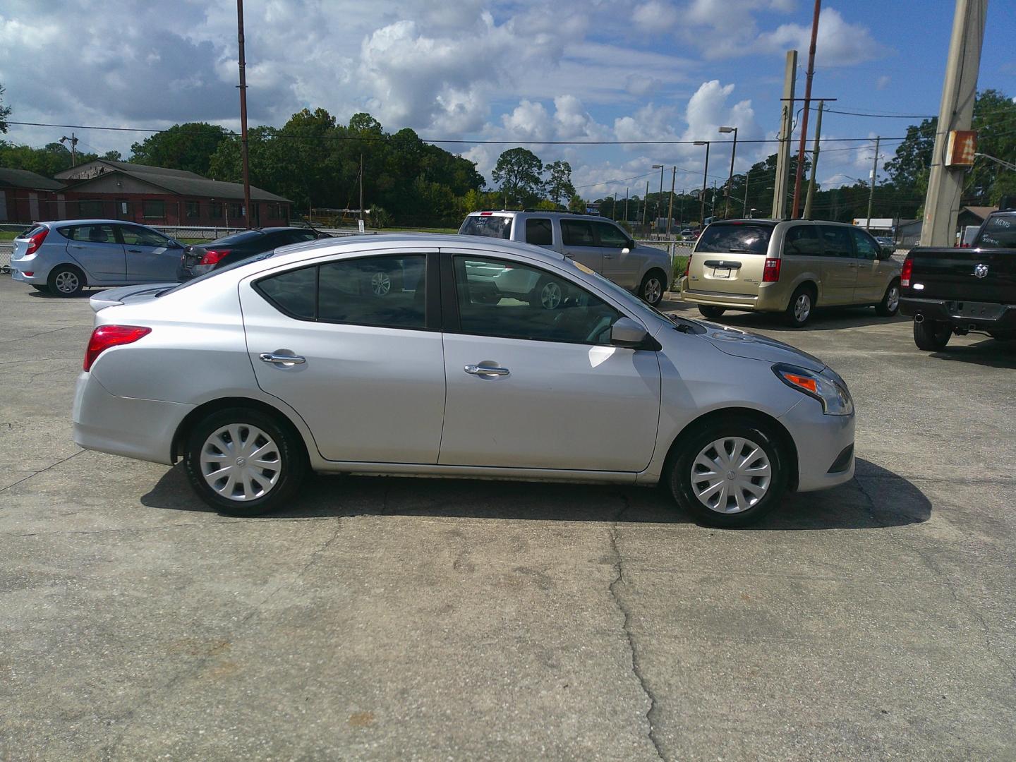2018 SILVER NISSAN VERSA S; SL; SV (3N1CN7AP8JK) , located at 1200 Cassat Avenue, Jacksonville, FL, 32205, (904) 695-1885, 30.302404, -81.731033 - Photo#4